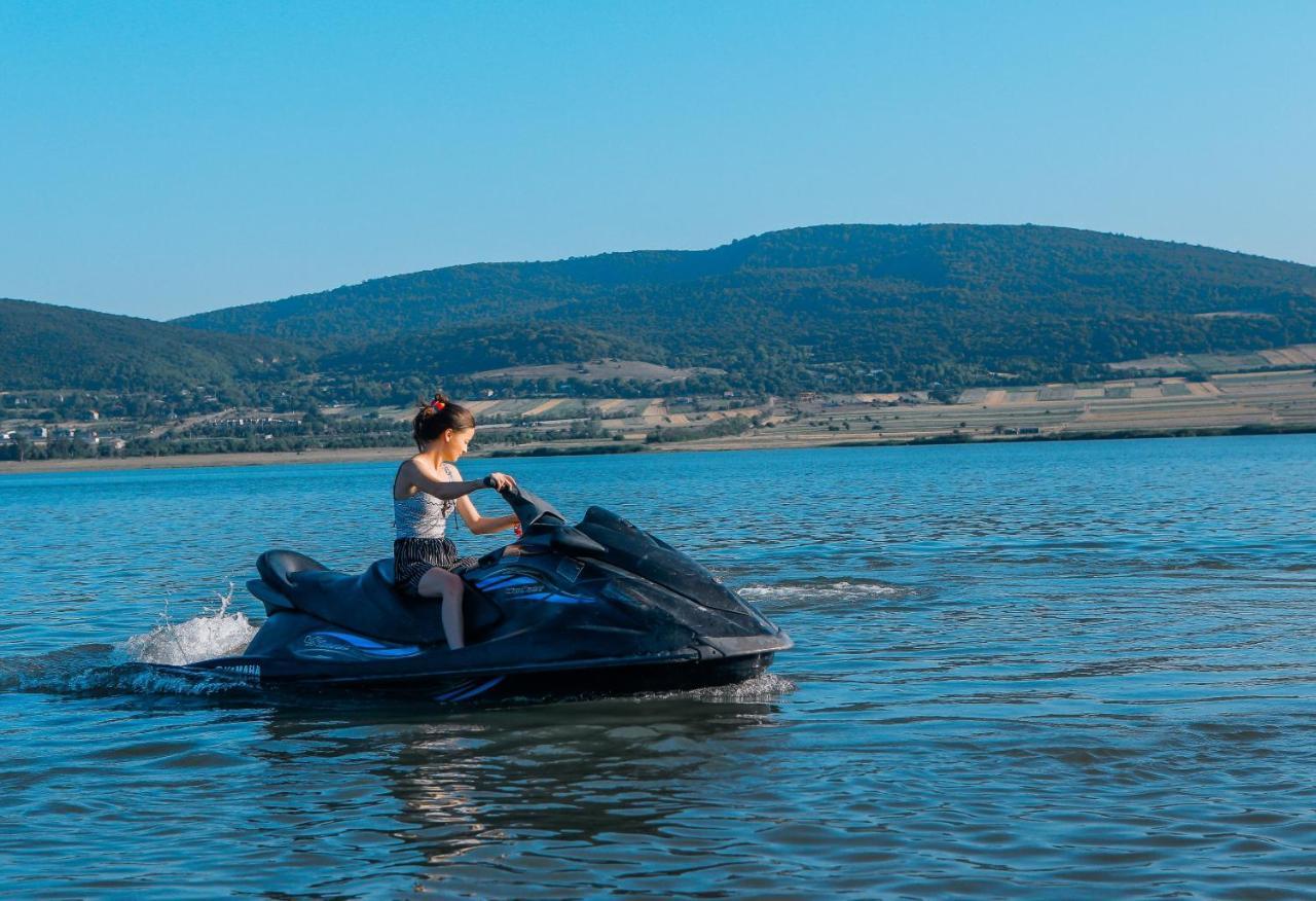 Dushet'i Laguna Beach Club Bazaleti Lake מראה חיצוני תמונה